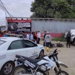 Dos hombres que evadieron control policial se impactaron contra tráiler en Santa Elena