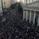 Argentina protesta masivamente contra recortes de Milei a la Educación Universitaria Pública