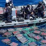 Tres hombres fueron detenidos con 1.5 toneladas de droga en mar de las Islas Galápagos