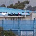 Investigan a soldados que pretendían ingresar celulares a la cárcel de Latacunga